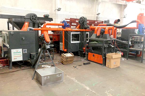 Máquina de reciclaje de PCB enviada a India