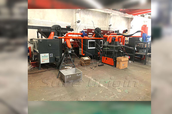 Máquina de reciclaje de placas de PCB de 1T/H vendida a un cliente de Alemania