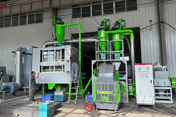 Clientes mexicanos visitan la fábrica del Grupo Sure Origin para inspeccionar la máquina de separación de aluminio y plástico