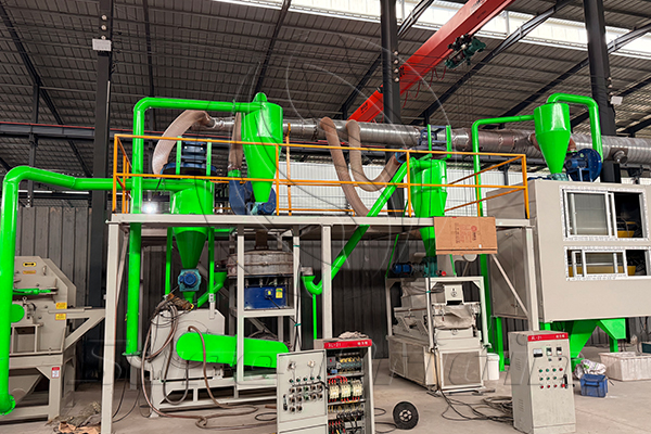 Clientes paraguayos visitan Sure Origin Group para inspeccionar el proyecto de una máquina de reciclaje de PCB.