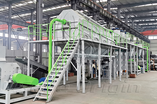 Clientes belgas visitan Sure Origin Group para inspeccionar una máquina de reciclaje de baterías de iones de litio